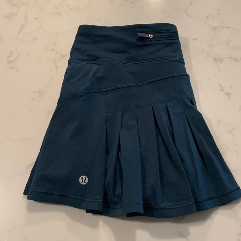 Lululemon skirt size 6